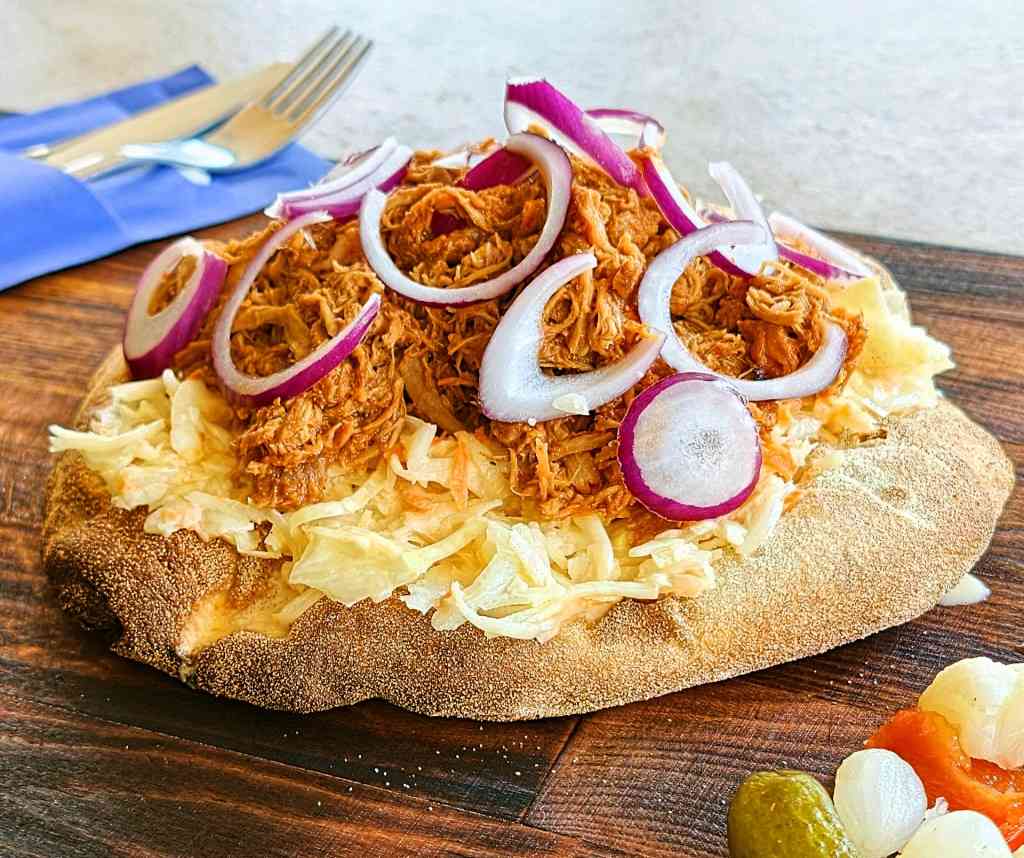 Zwei Tortillas mit Fleisch und Zwiebeln